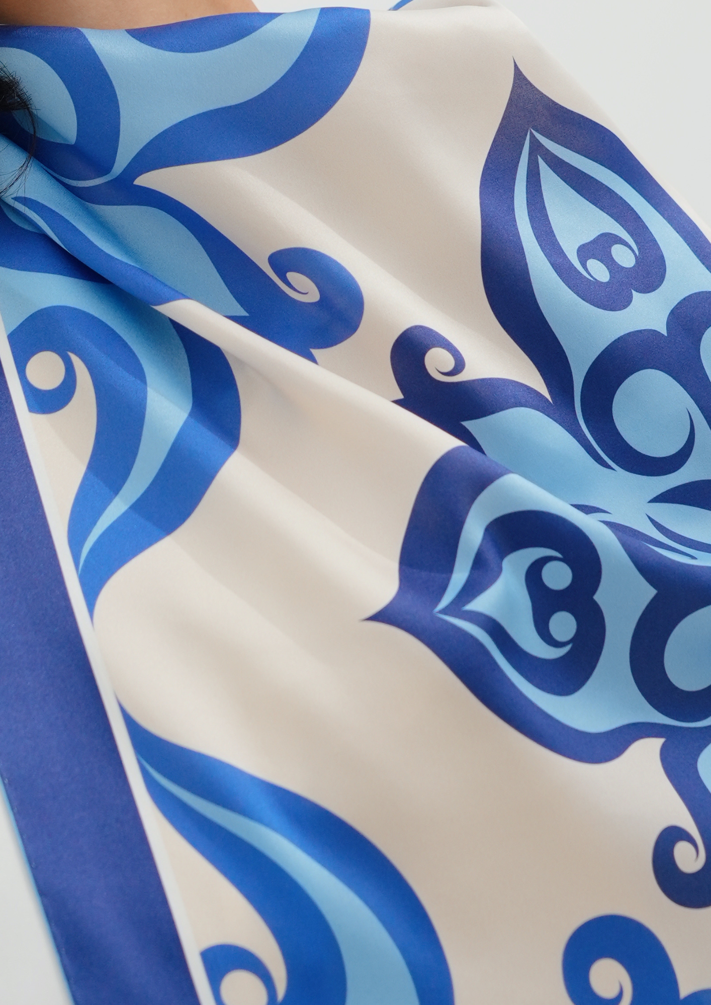 Seidenschal - ukrainischer schwarzer Weizen