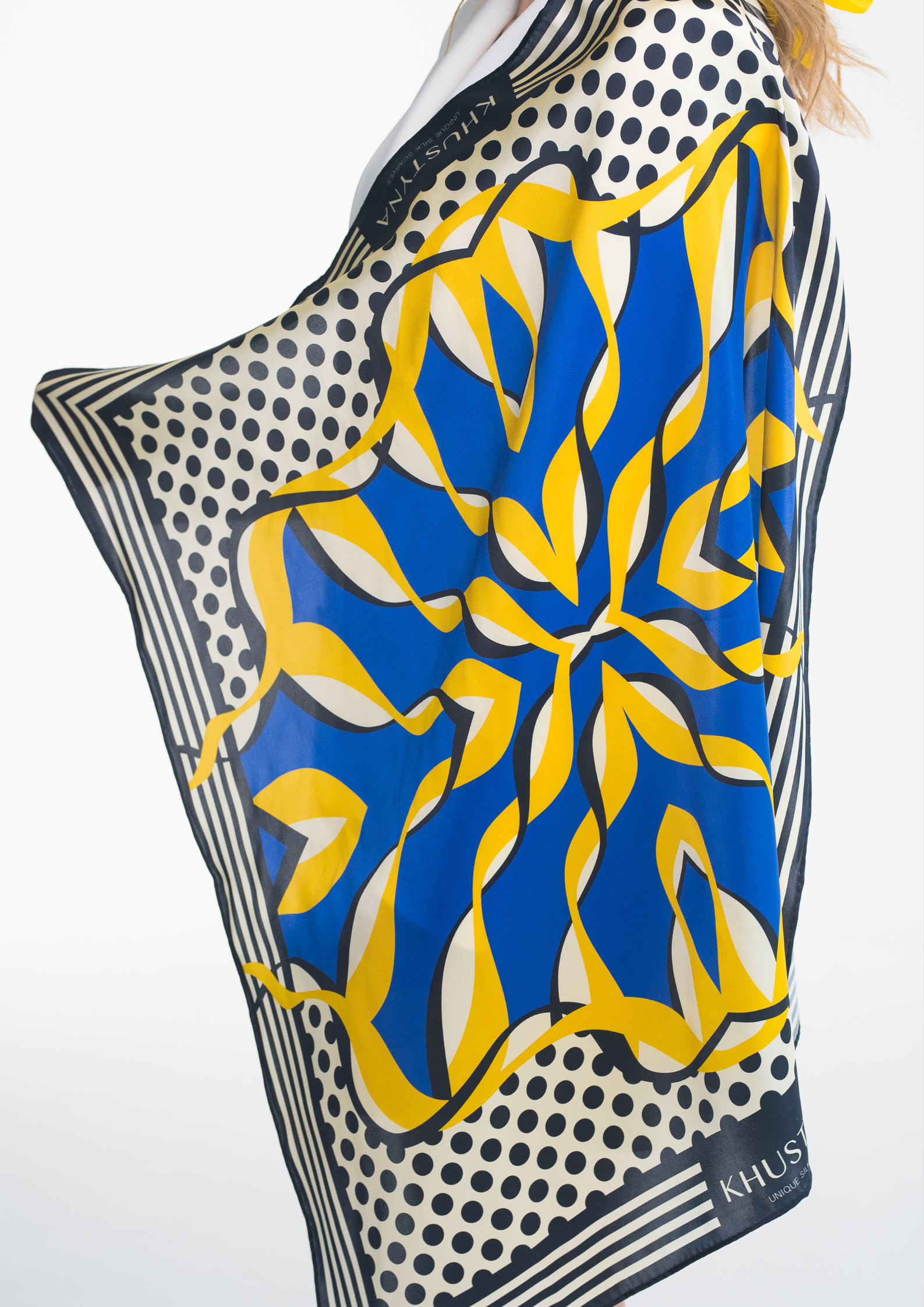 Шовкова хустина - Ukrainian bumblebee